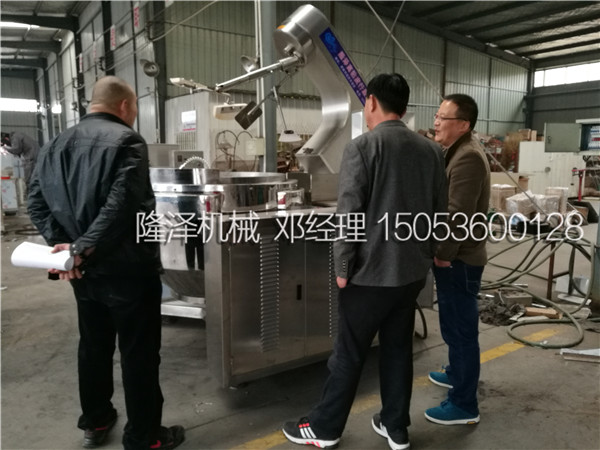 河南客户来bsports机械考察电磁红烧酱炒锅