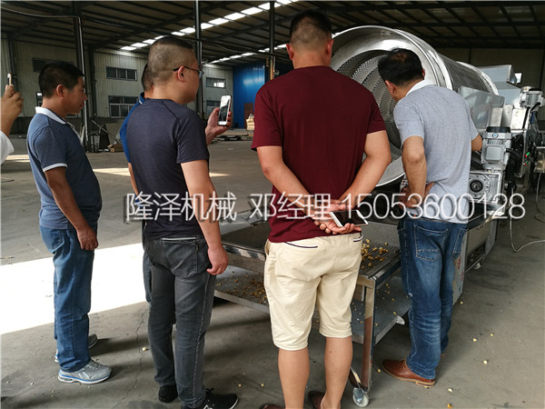 广州客户正在考察参观bsports工厂用爆米花机